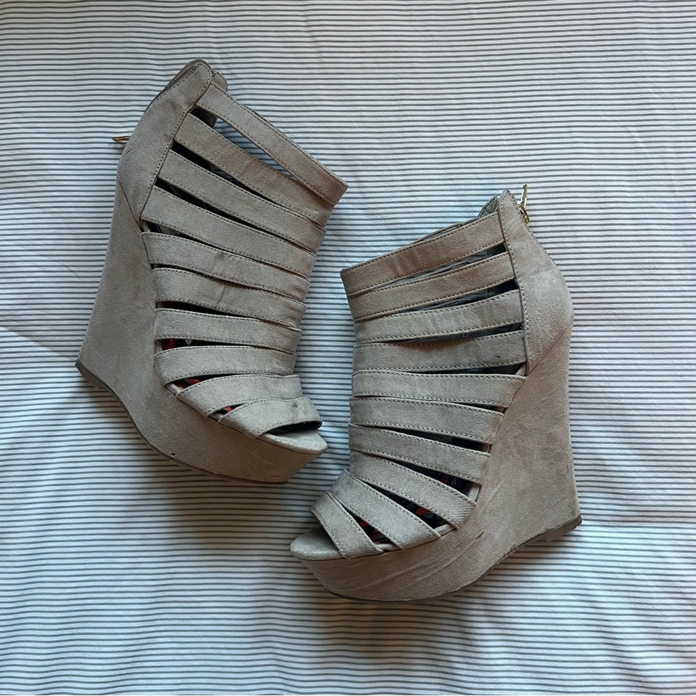 Madden Girl Wedges ✨